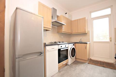 2 bedroom flat to rent, Sandringham Road, Willesden