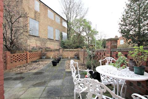 2 bedroom flat to rent, Sandringham Road, Willesden