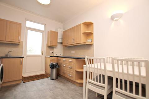 2 bedroom flat to rent, Sandringham Road, Willesden
