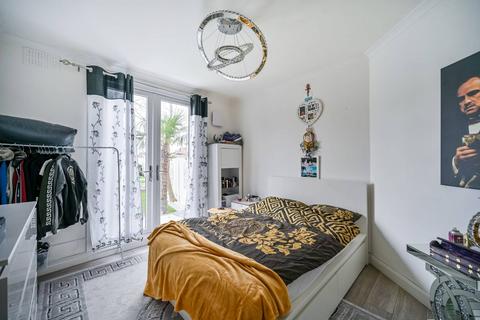 1 bedroom maisonette for sale, River Gardens, Feltham, TW14