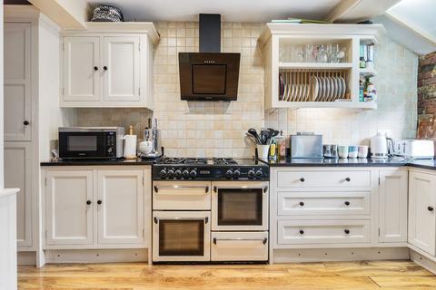 25 Milton Road, Caterham, CR3 5JG