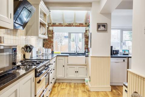 25 Milton Road, Caterham, CR3 5JG