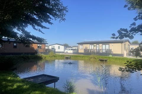 2 bedroom lodge for sale, Highfield Fisheries & Leisure Lodge Park, Ghants Lane, Poulton-le-Fylde, Lancashire, FY6