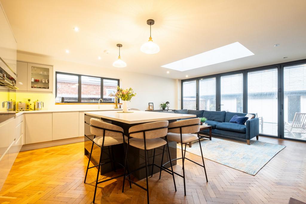 Warton Street, Lytham St. Annes, FY8 4 bed end of terrace house for