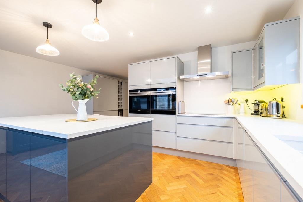 Warton Street, Lytham St. Annes, FY8 4 bed end of terrace house for