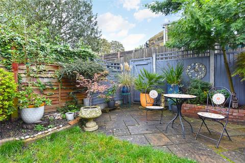 10 Vernham Road, London, SE18 3EZ