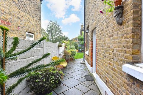 10 Vernham Road, London, SE18 3EZ