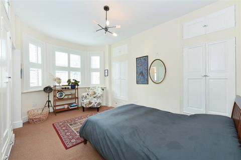 10 Vernham Road, London, SE18 3EZ