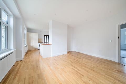 4 bedroom flat to rent - Foxgrove Avenue Beckenham BR3