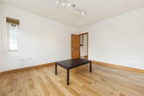 2 bedroom flat to rent, London N2