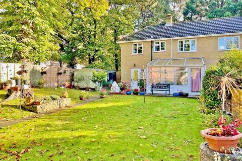2 bedroom semi-detached house for sale - 10 Woodland Close, Southampton, Hampshire, SO18 5RD