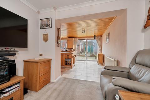 3 bedroom semi-detached house for sale - Loddon Close, Melton Mowbray
