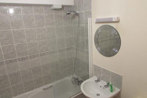 1 bedroom flat to rent, River Street