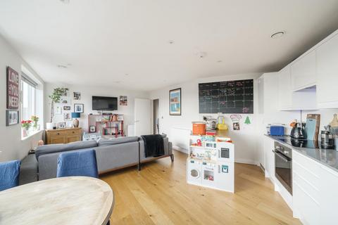 2 bedroom flat for sale, Coombe Road, Kingston upon Thames