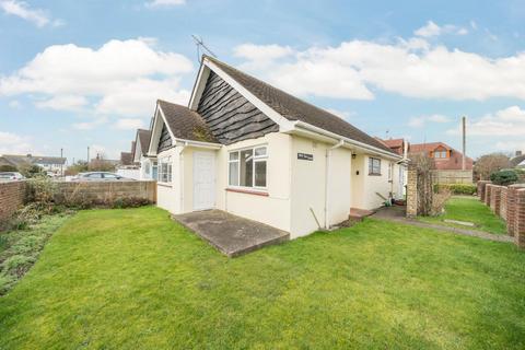 3 bedroom detached bungalow for sale - North Avenue, Middleton-On-Sea, PO22