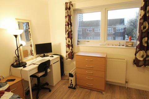 1 bedroom in a house share to rent - LONDON, SW19