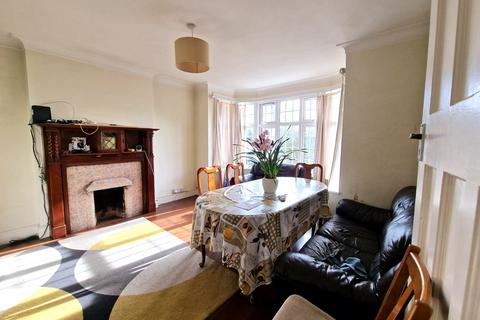 4 bedroom detached house to rent, Harrow HA2