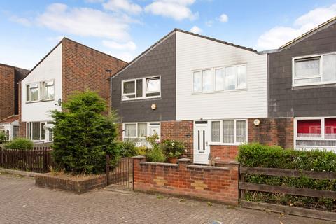 25 Warwickshire Path, London, SE8 4LN