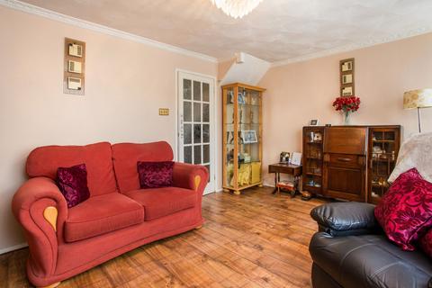 25 Warwickshire Path, London, SE8 4LN