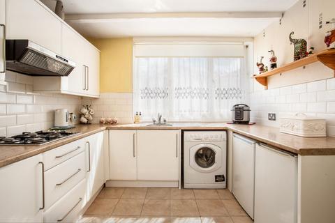 25 Warwickshire Path, London, SE8 4LN