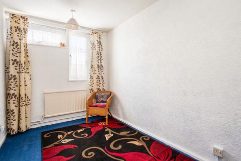 25 Warwickshire Path, London, SE8 4LN