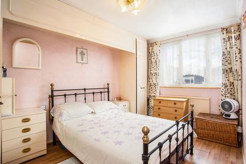 25 Warwickshire Path, London, SE8 4LN
