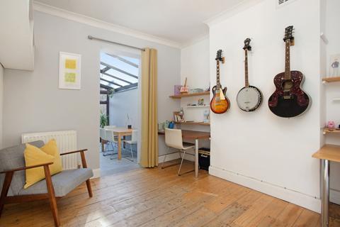 51 Admiral Street, London, SE8 4HZ