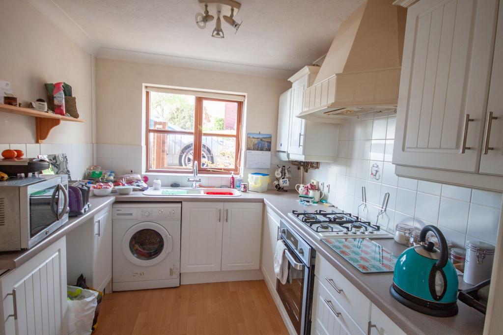 Avranches Avenue, Crediton, EX17 2 bed detached house £825 pcm (£190 pw)