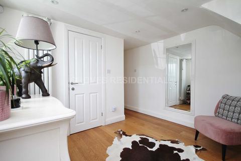 4 bedroom semi-detached house to rent, Lime Grove, New Malden