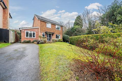 8 Huxley Close, Godalming, GU7 2AS