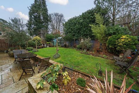 8 Huxley Close, Godalming, GU7 2AS