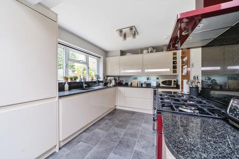 8 Huxley Close, Godalming, GU7 2AS