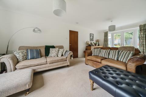 8 Huxley Close, Godalming, GU7 2AS