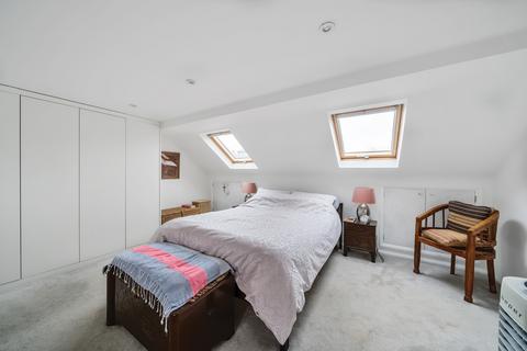 8 Huxley Close, Godalming, GU7 2AS