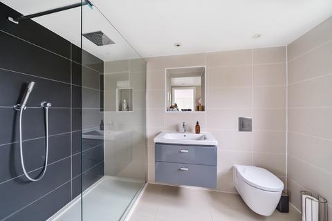 8 Huxley Close, Godalming, GU7 2AS