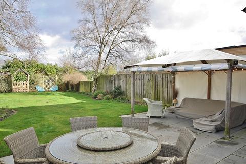 108 Early Road, Witney, OX28 1EU