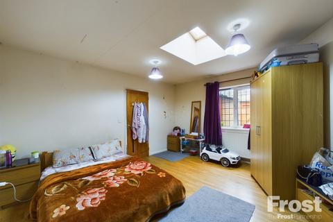 27 Frobisher Crescent, Staines-upon-thames, TW19 7DU