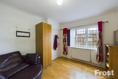 27 Frobisher Crescent, Staines-upon-thames, TW19 7DU