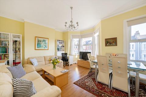 4 bedroom flat for sale, Victoria Road, London, NW6