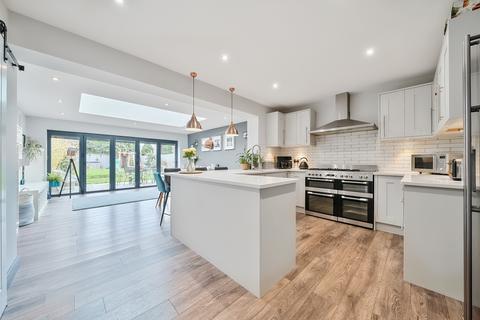 9 Pembury Close, Bromley, BR2 7PS