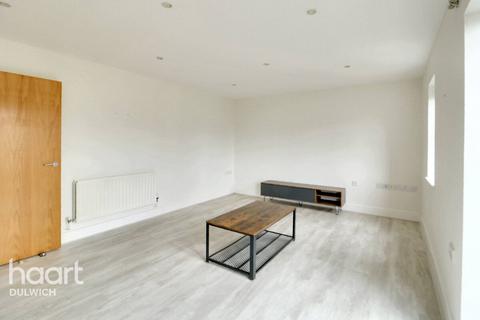 18 Hayes Grove, London, SE22 8DF