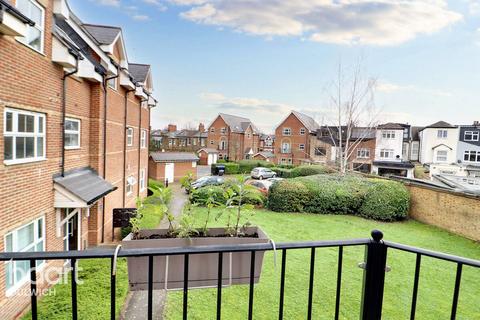 18 Hayes Grove, London, SE22 8DF