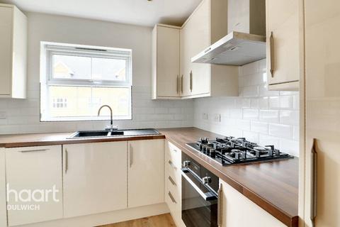 18 Hayes Grove, London, SE22 8DF
