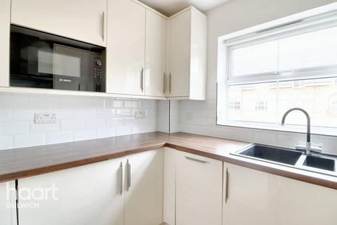 18 Hayes Grove, London, SE22 8DF