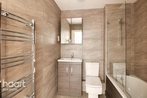 18 Hayes Grove, London, SE22 8DF