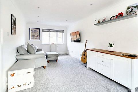 2 bedroom flat for sale, Earlsfield Drive, Chelmsford