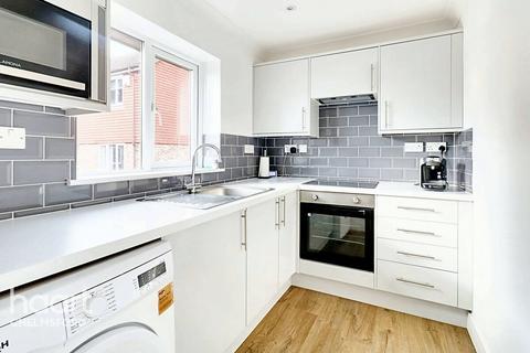 2 bedroom flat for sale, Earlsfield Drive, Chelmsford