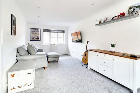 63 Earlsfield Drive, Chelmsford, CM2 6SX