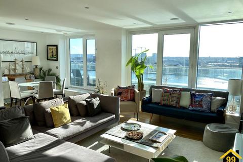 2 bedroom penthouse for sale, Adriatic Apartments, London, E16