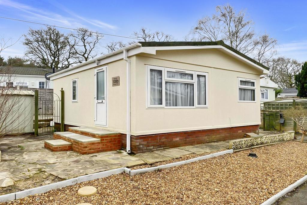 Oaktree Park, St. Leonards Nr. Ringwood, Dorset BH24 2RN 2 bed park